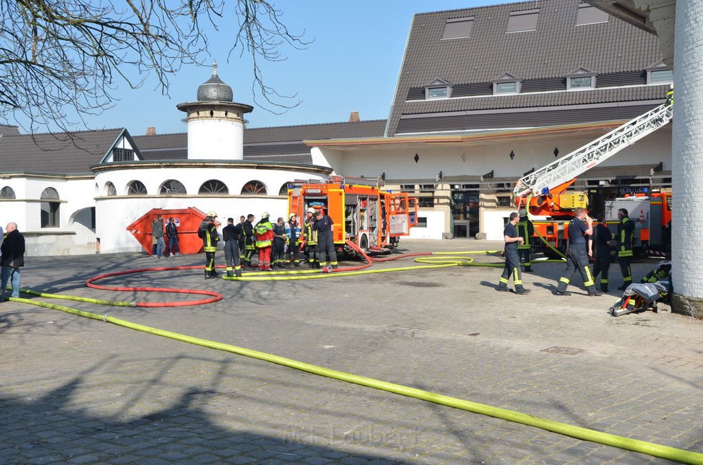Feuer 3 Dachstuhlbrand Koeln Rath Heumar Gut Maarhausen Eilerstr P428.JPG